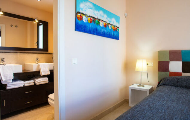 Lateral View - Photo 10